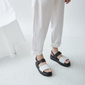 Dr.Martens Voss Leather Sandals